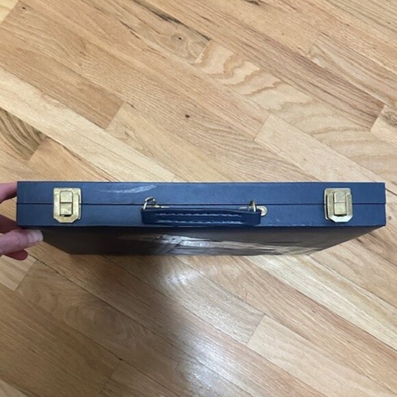 Blue Pavilion Backgammon game with instructions 15 X 9 5\8 X 1 13\16 - Picture 5 of 6